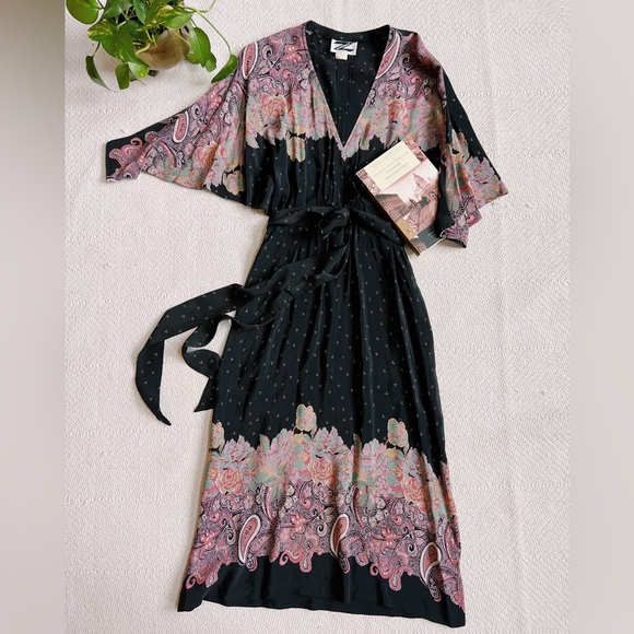 Vintage Dresses & Skirts - 1970s Vintage Z Warren Batwing Sleeve Black Paisley Print Midi Dress